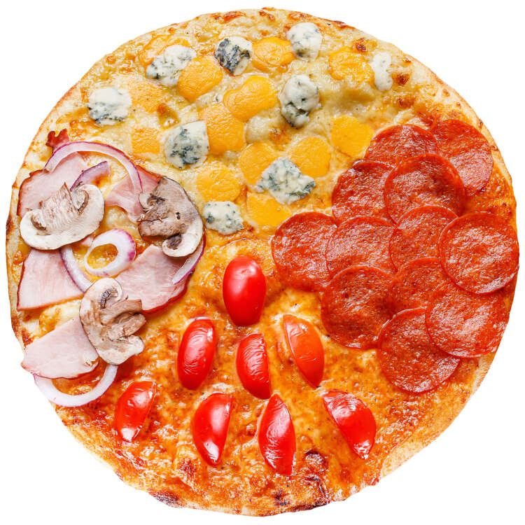 Пицца Квадра сезони Тесто неаполитанское, соус сливочный фирменный, сыр чеддер оранжевый, сыр Моцарелла, сыр с голубой плесенью, сыр твёрдый, окорок копчёно-варёный, лук красный, шампиньоны свежие. Соус томатный фирменный, колбаса "Пепперони", сыр Моцарелла, помидоры черри, сыр полутвёрдый, базилик.
Содержание в 100 г продукта: белки - 11,1 г; жиры - 13,7 г; углеводы - 22,7 г; ЭЦ - 259 Ккал; 1083 кДж/ на 100 г.