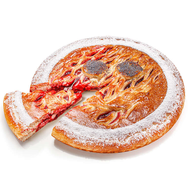 Пирог с вишней Фирменное тесто, ароматная начинка из свежей вишни и  вишнёвого конфитюра, обсыпан сахарной пудрой.